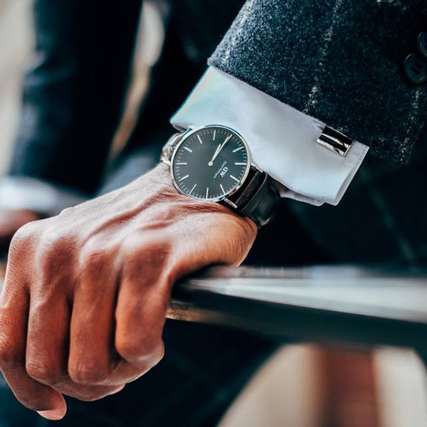 Làm thế nào để đồng hồ Daniel Wellington phù hợp với nhiều đối tượng khách hàng?
